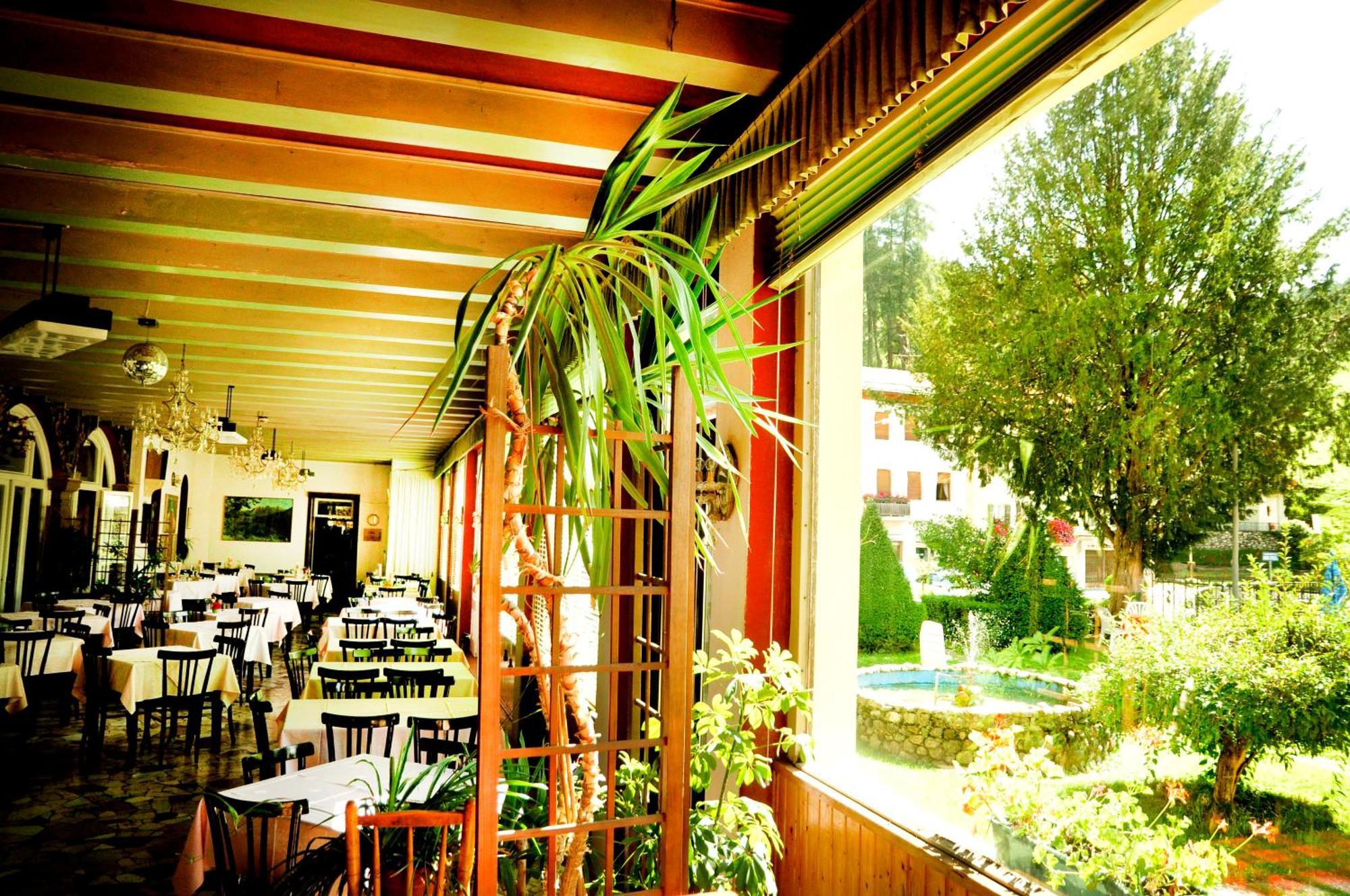 Albergo Trieste Lorenzago Di Cadore Exterior photo